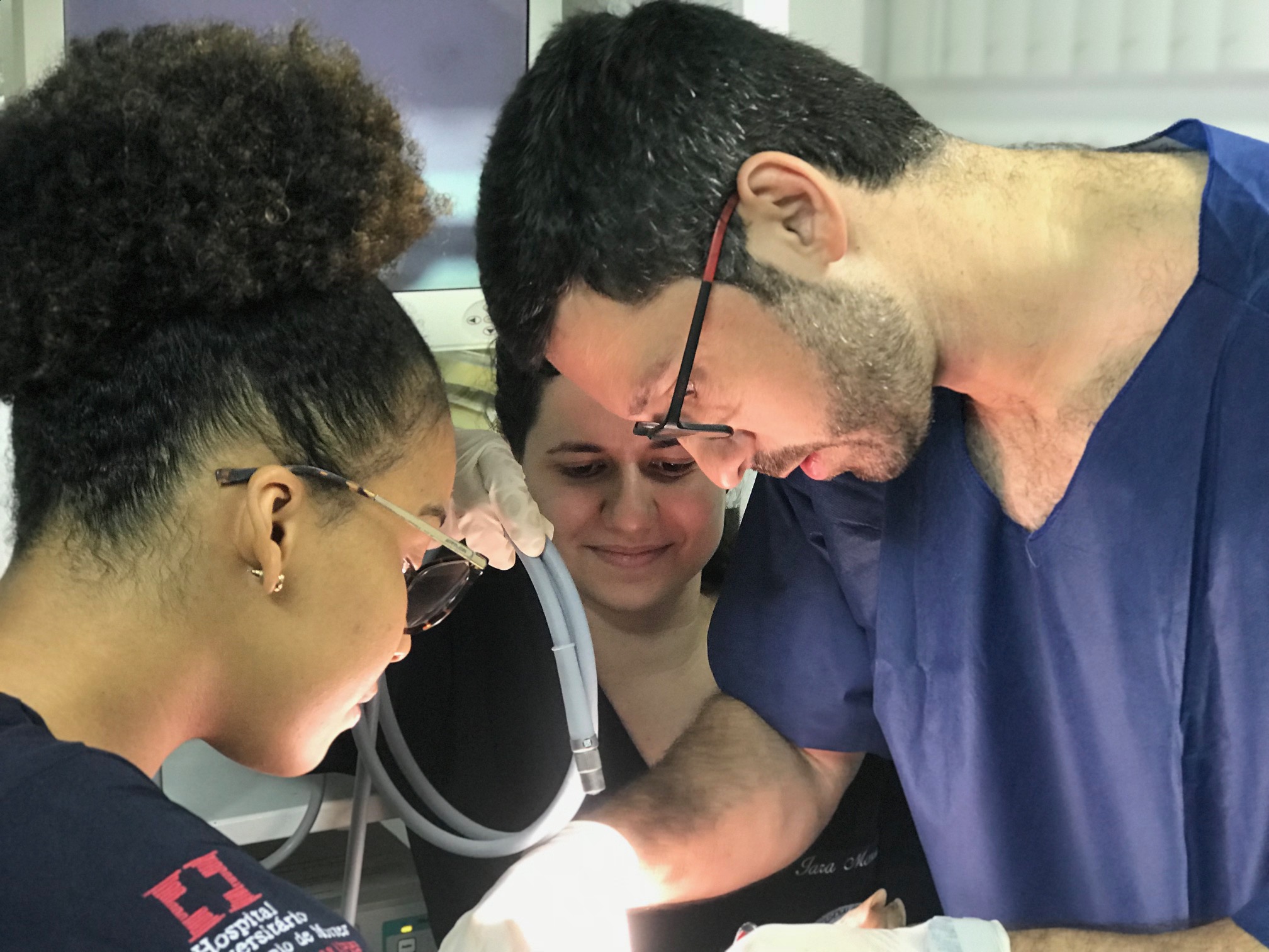 Alunos realizam cirurgia bariátrica por vídeo